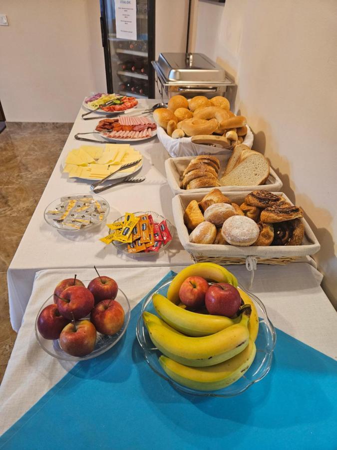 Szabolcs Toroes Panzio Bed & Breakfast エクステリア 写真